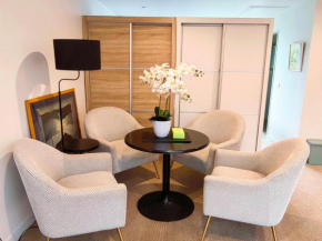 Hot Deal! Sky Stars Spacious studio walk to beach close to CBD